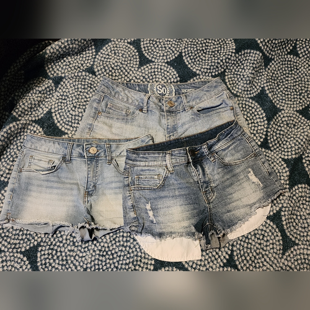 3 pairs of SO shorts. Juniors size 7. Short-shorts